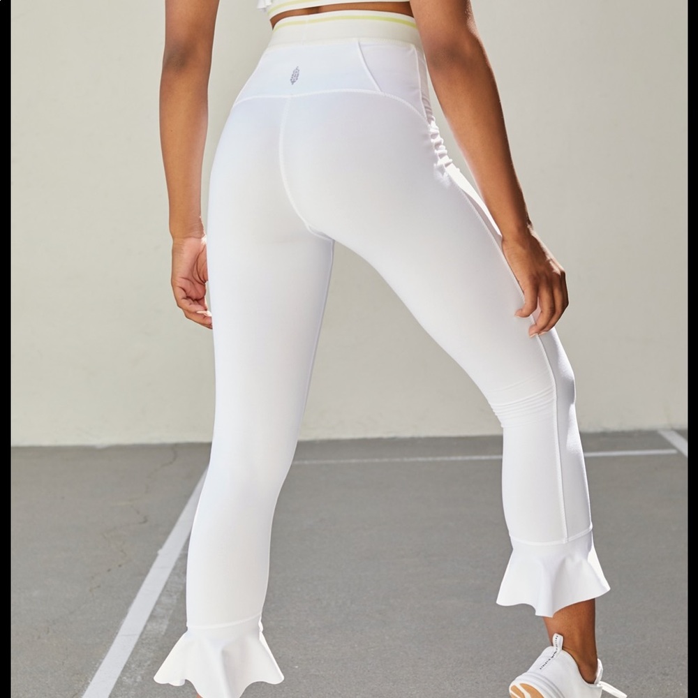 Pilates Yoga White leggings Free people movement M Sanctuary Ruffle